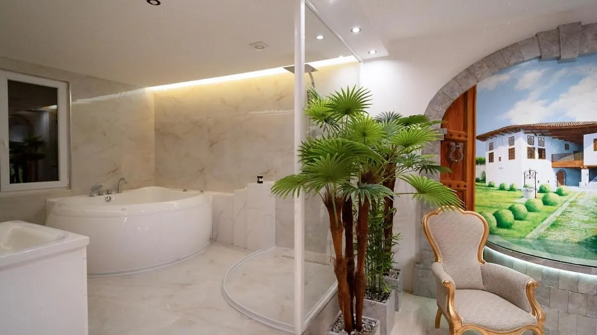 446 White Suite Luxury Shkodër Albania